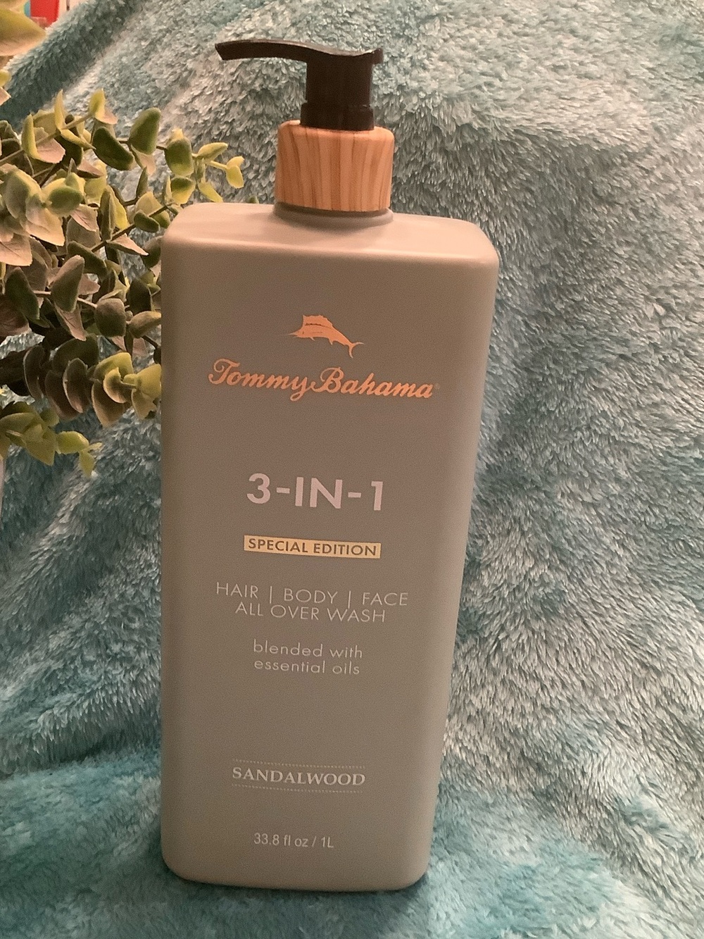 Tommy Bahama 3-in-1 All Over Body Wash Scent Sandalwood NWT in XL 33.8oz bottle